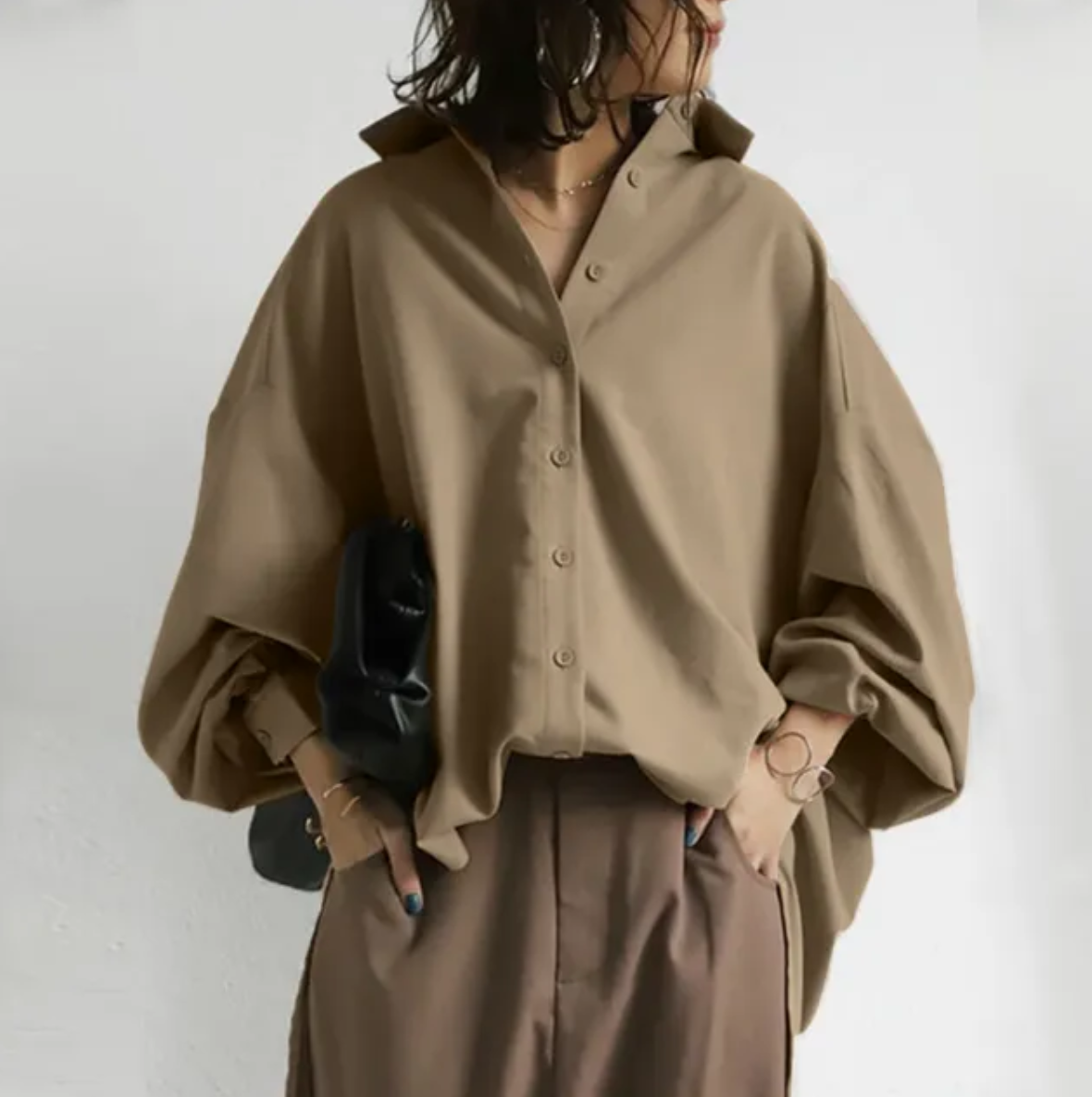 Antonia - Women's blouse with fashionable lapels