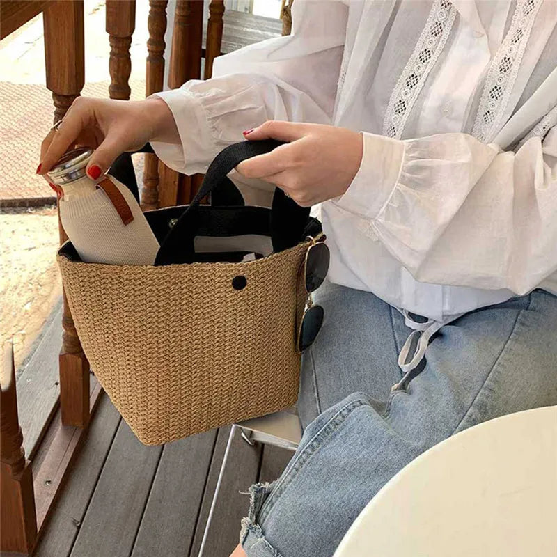 Jessica - Lightweight wicker bag with brown bucket buttons