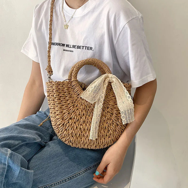 Christina - Wicker bag with lace and walnut bow