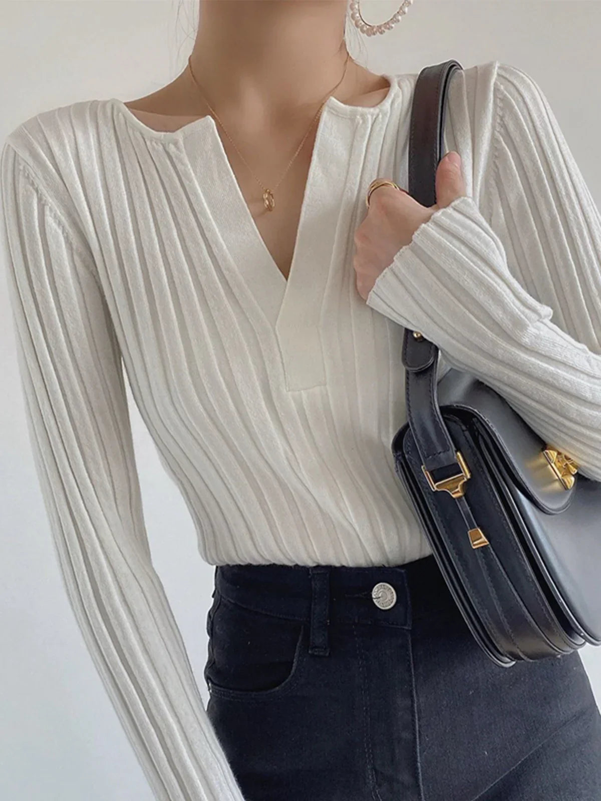 Comfortable women's knitted top with V-neckline