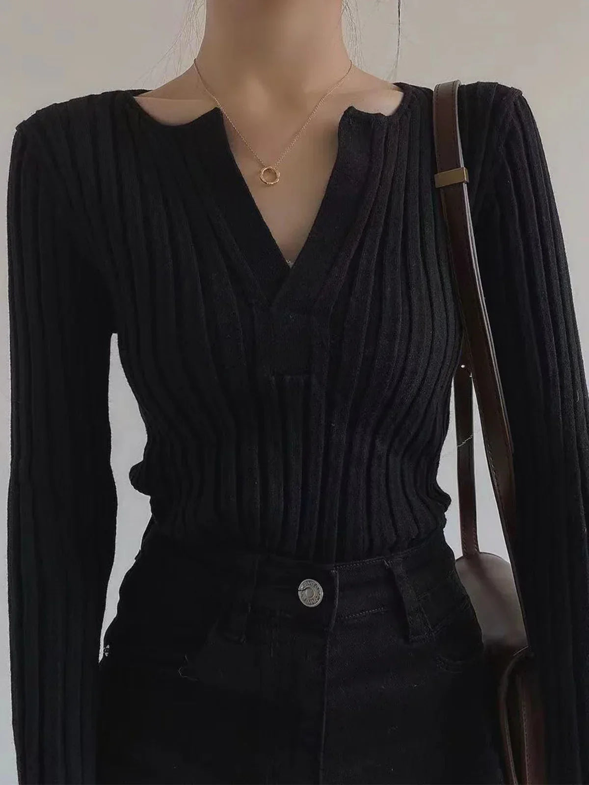 Comfortable women's knitted top with V-neckline