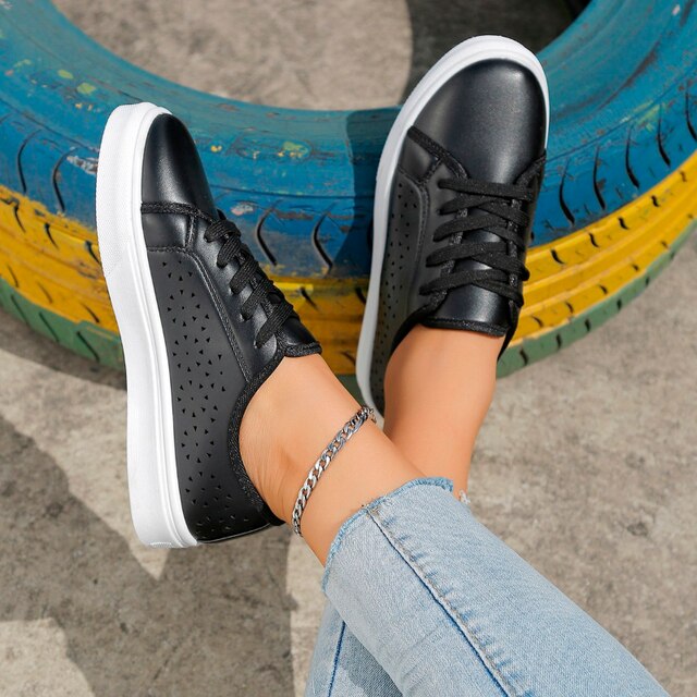 Low casual trainers