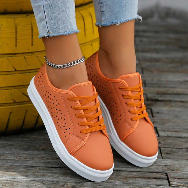 Low casual trainers