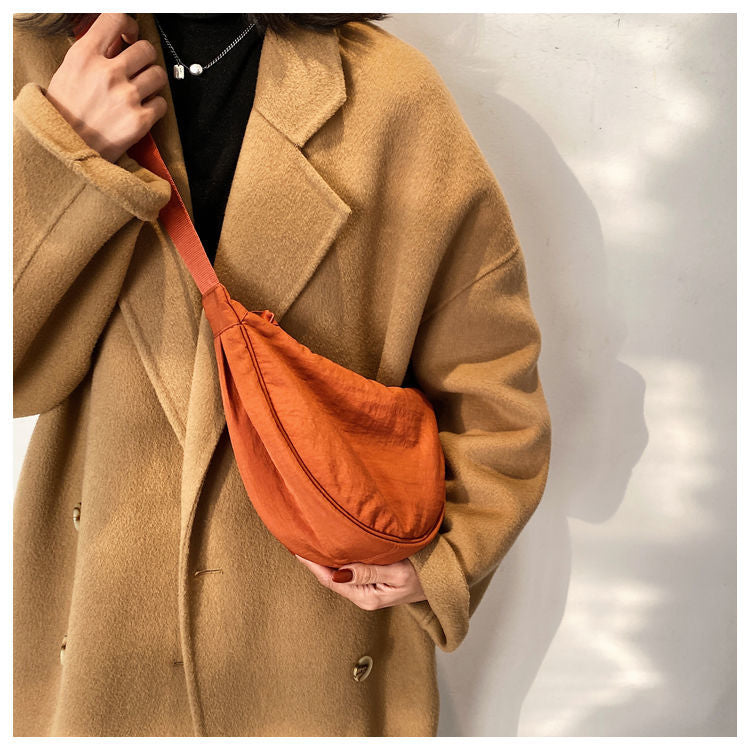 Reine - Half-moon bag