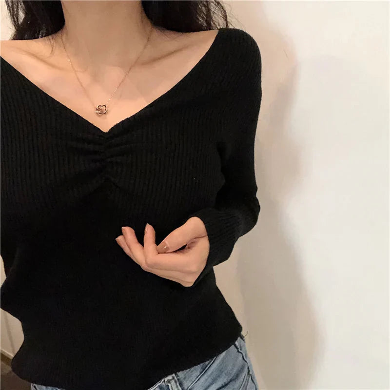 Melina - Sexy knitted sweater with V-neck for women