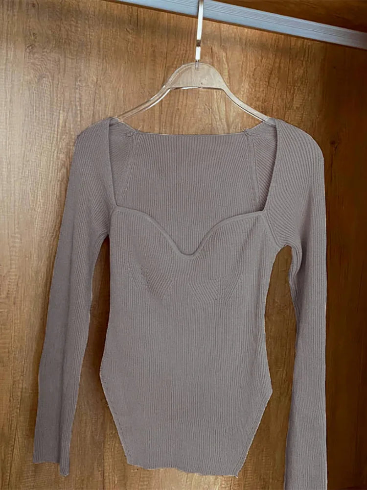 Stretchy knitted top for women