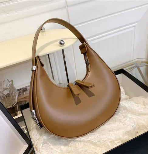 Terra - Trendy half-moon shoulder bag
