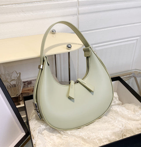 Terra - Trendy half-moon shoulder bag