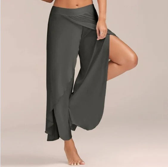 Ea | Yoga pants with a wide cut and monochromatic design