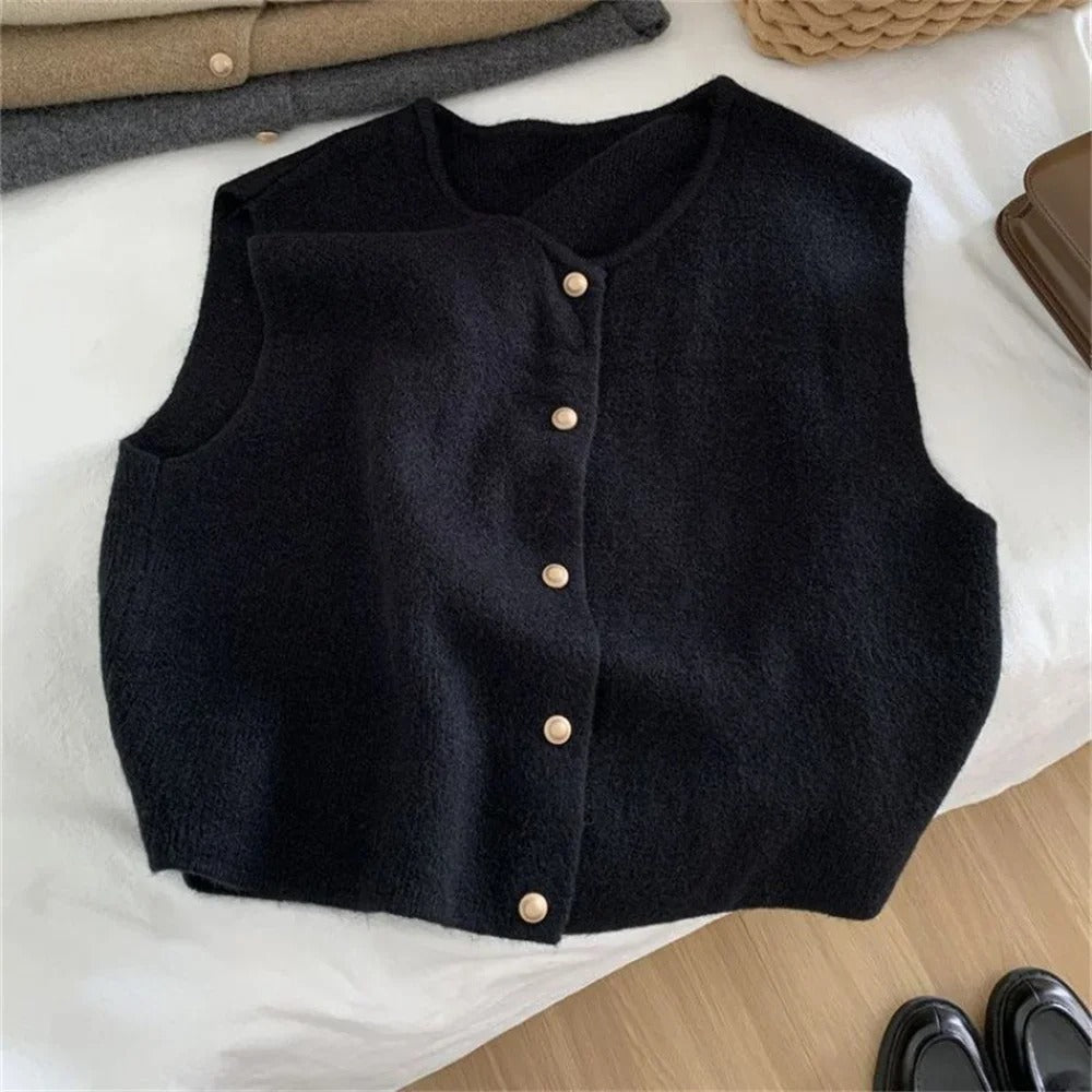 Livia - Sleeveless knitted vest with button details