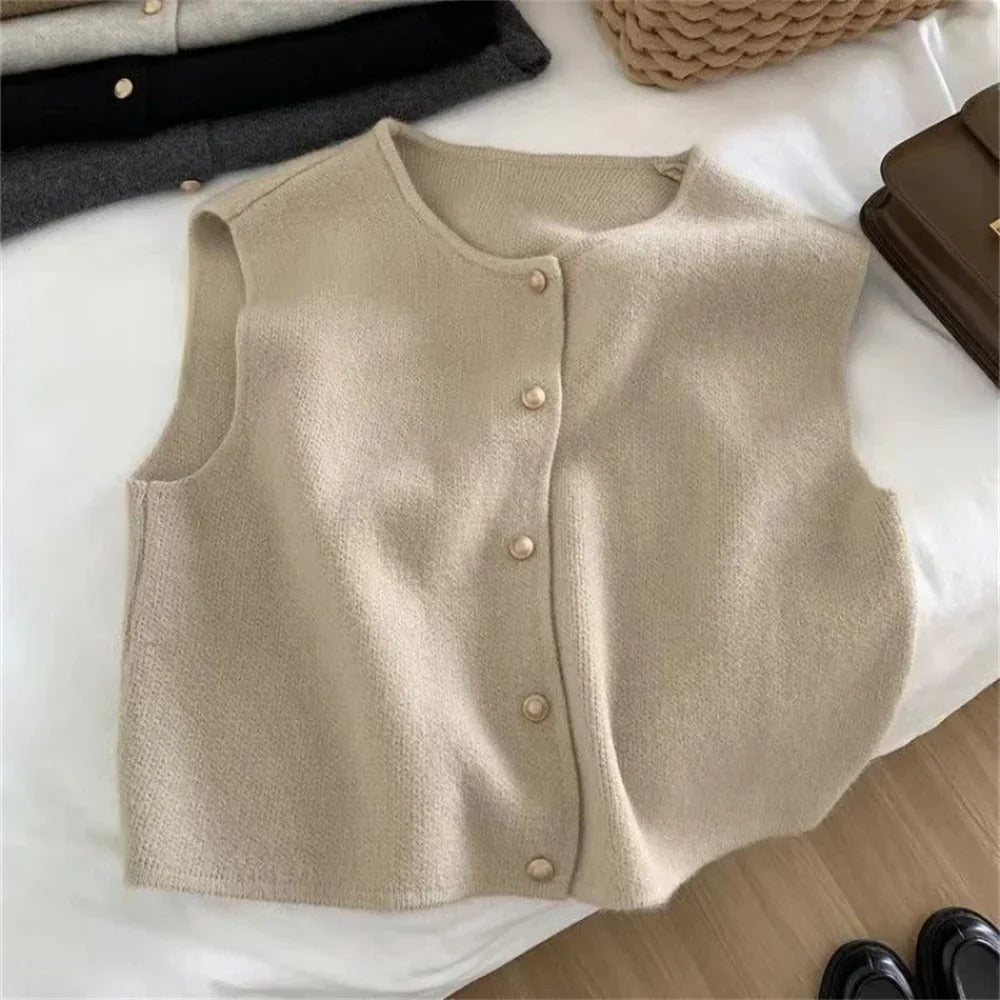 Livia - Sleeveless knitted vest with button details