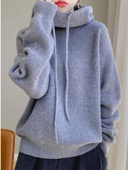 Elegant winter sweater with hood for a casual look