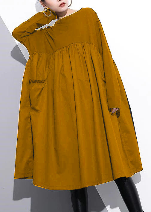 Fionna - Cotton dresses with pointed necklines.
