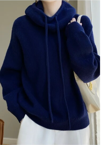 Elegant winter sweater with hood for a casual look