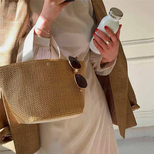 Jessica - Lightweight wicker bag with brown bucket buttons