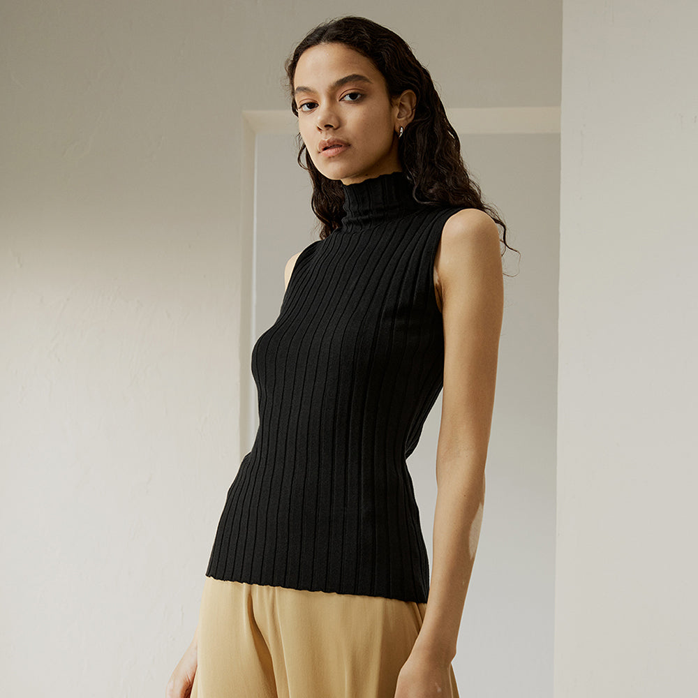 Lucy - Round-neck sleeveless tank top