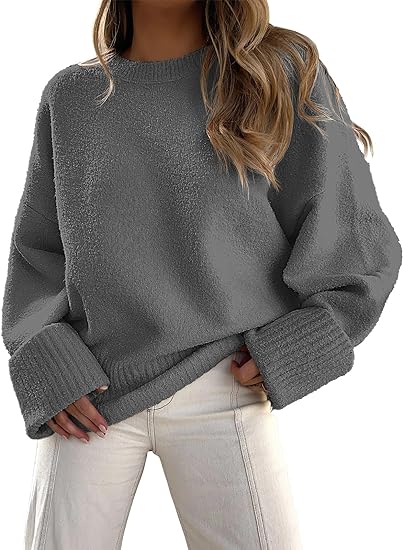 Round neck sweater with long sleeves