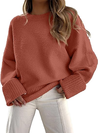 Round neck sweater with long sleeves