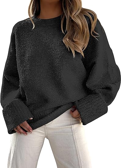 Round neck sweater with long sleeves