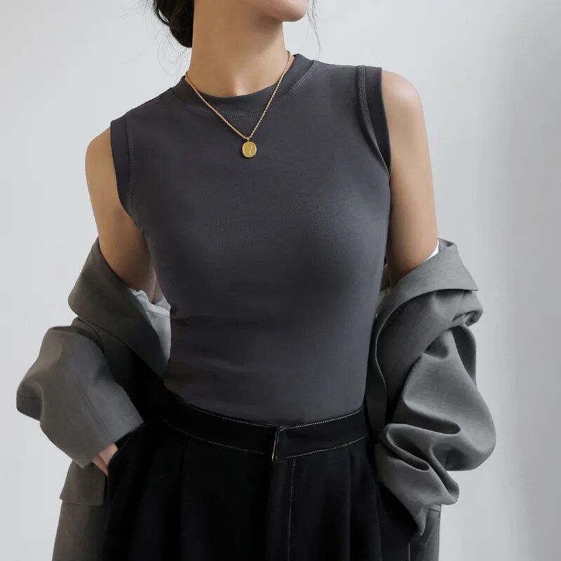 Lena - Sleeveless round-neck tank top for women