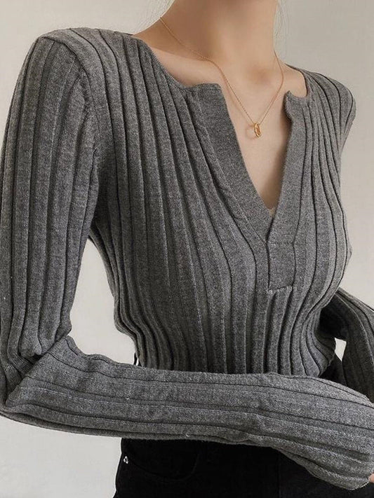 Comfortable women's knitted top with V-neckline