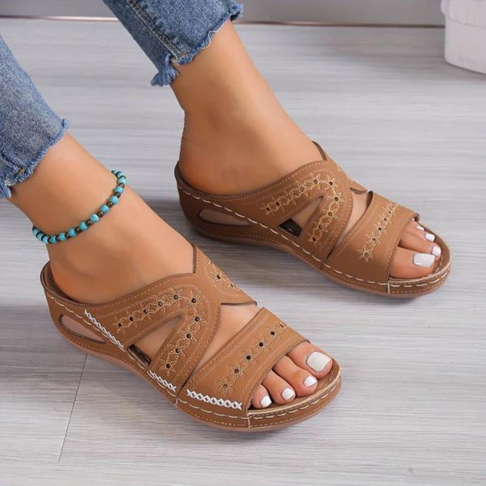 Benthe - Orthopaedic Sandals