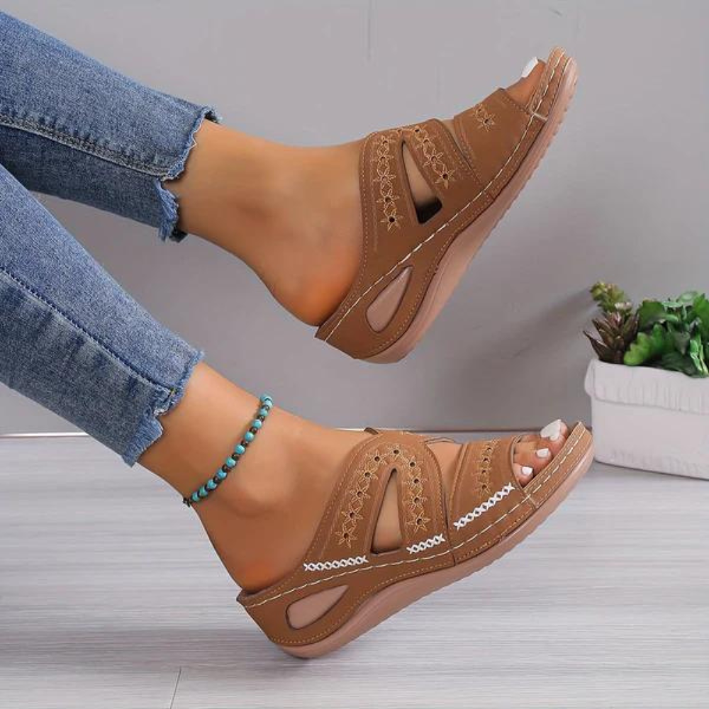 Benthe - Orthopaedic Sandals