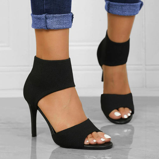 | Effortless and trendy generic heels