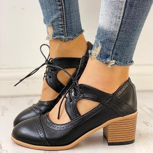| Retro lace-up shoes with cut-outs
