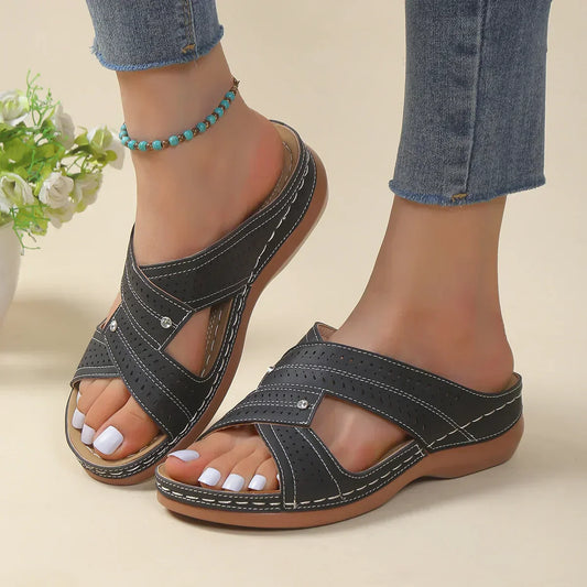 | Versatile and airy sandals