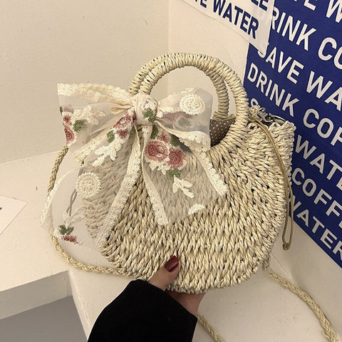 Women's woven handbag - Chic and lightweight