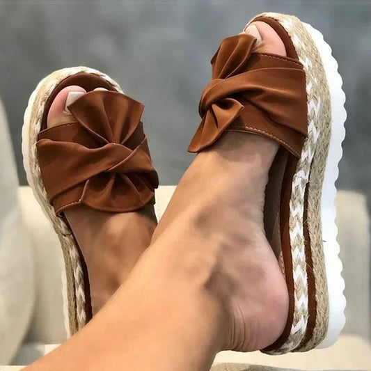 Ea | Heidi with wedge heel and bow