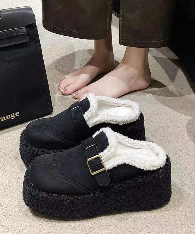 Soft beige slippers with lining and wedge heel