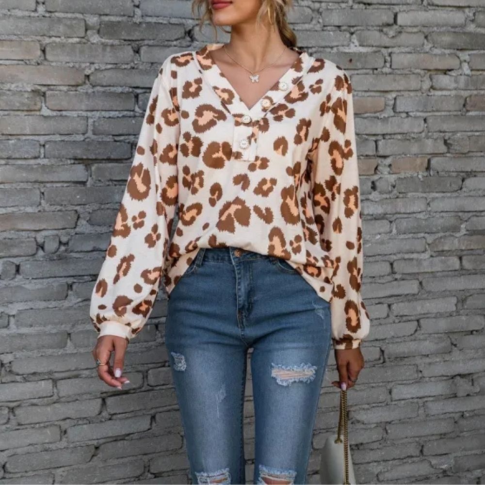 Juliet | Chic Leopard Print V-Neck Long-Sleeve Blouse