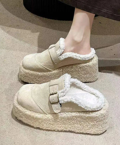 Soft beige slippers with lining and wedge heel