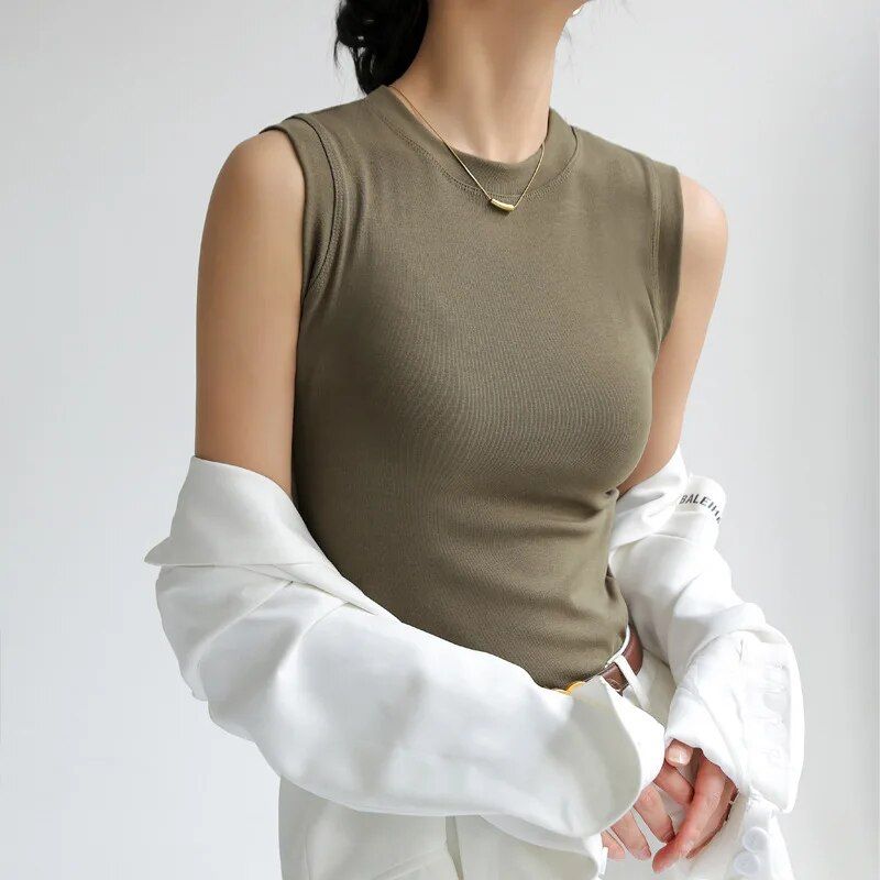 Lena - Sleeveless round-neck tank top for women