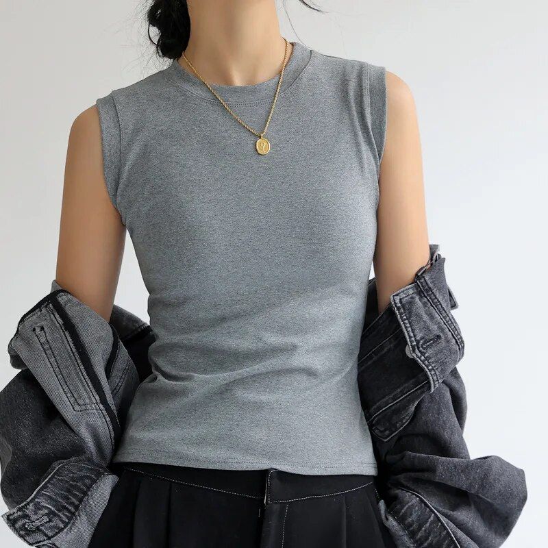 Lena - Sleeveless round-neck tank top for women