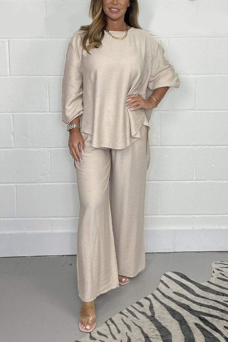 Comfortable set with round neckline