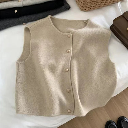 Livia - Sleeveless knitted vest with button details